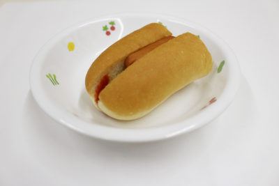 りんご保育園 食育「ホットドッグ作り」