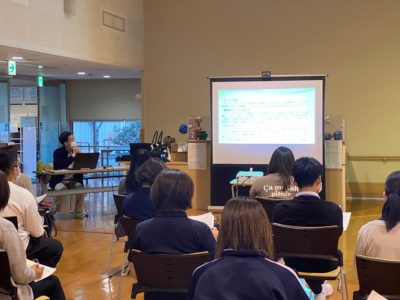 認知症ケアの勉強会を開催しました。
