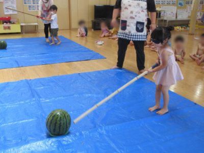 すいか割り　いちご保育園