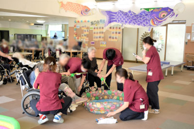 子どもの日レクと誕生日会 ひまわり荘