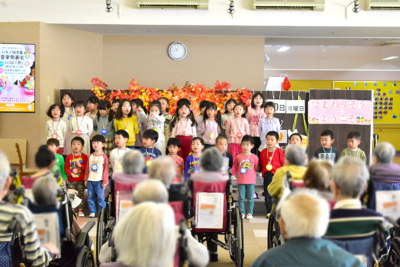 ひまわり荘といちご保育園の世代間交流音楽会🎹