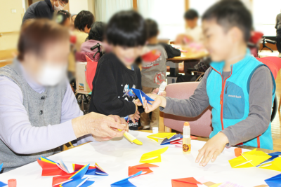 ひまわり荘とりんご保育園の協同制作