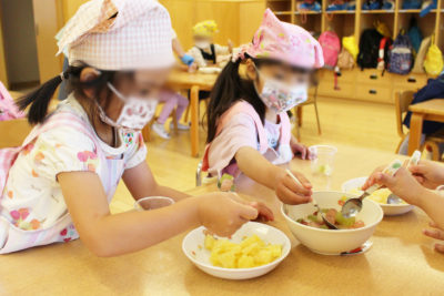 食育『カラフルゼリー作り』   りんご保育園