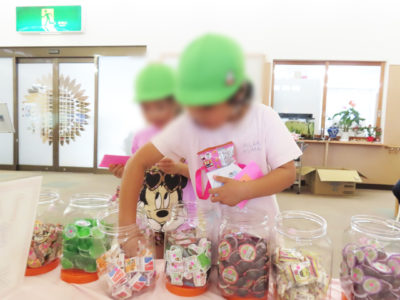 ひまわり荘での駄菓子屋さん　りんご保育園