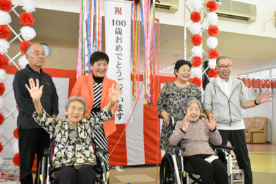 100歳のお祝い ひまわり荘