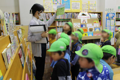 ドキドキ図書館ツアー　りんご保育園