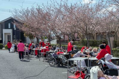 お花見会で春を満喫！春わらう舎/風わらう舎