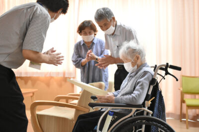 百寿の表彰式　ぶどうの舎